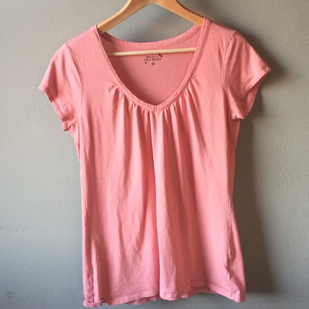 Old Navy Peach T-shirt. SZ L